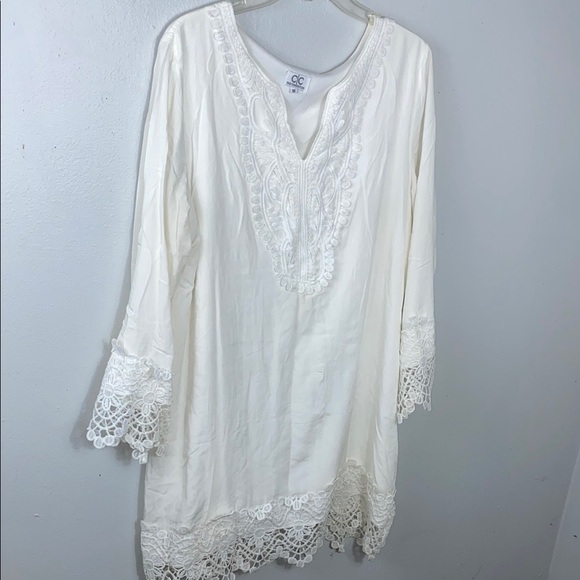 Chic Connection Dresses & Skirts - Chic Connection Elegant White Lace Dress
